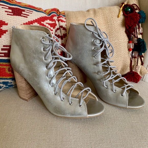 NEW CHINESE LAUNDRY ‘Biggest’ Lace-Up Bootie 8.5 - Picture 1 of 8